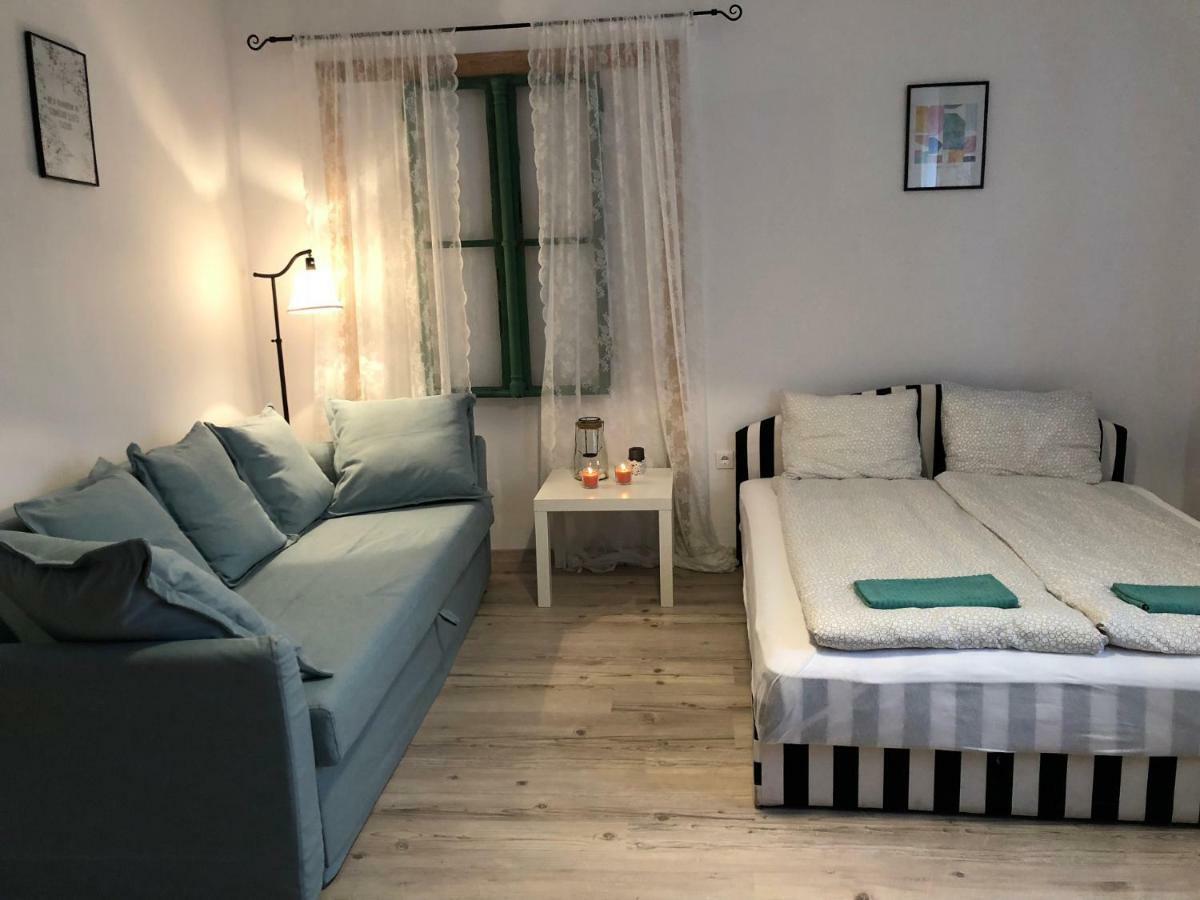 Tulipan Villa Panzio Szolnok Eksteriør billede