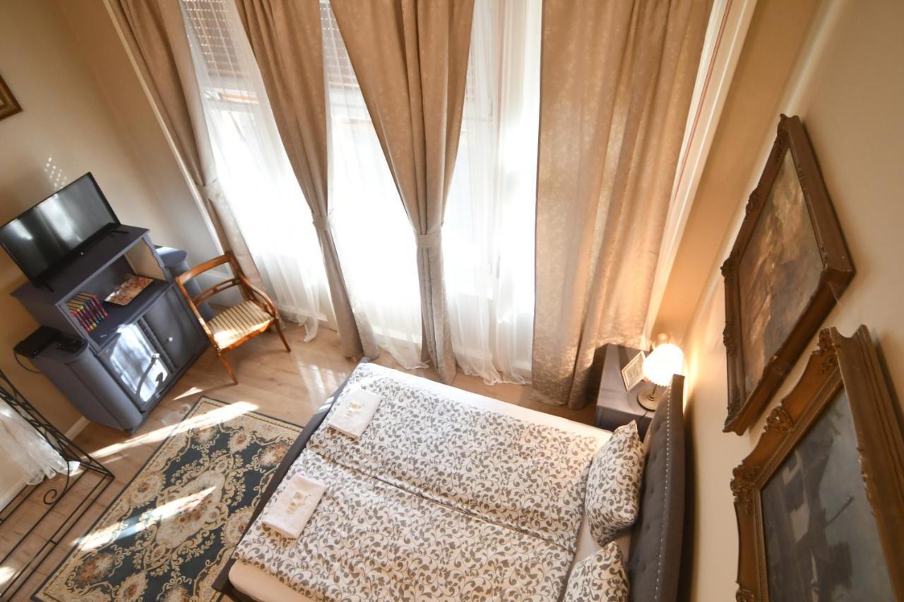 Tulipan Villa Panzio Szolnok Eksteriør billede